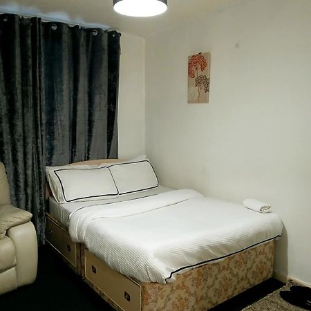 Cozy Private Room Glasgow Bagian luar foto