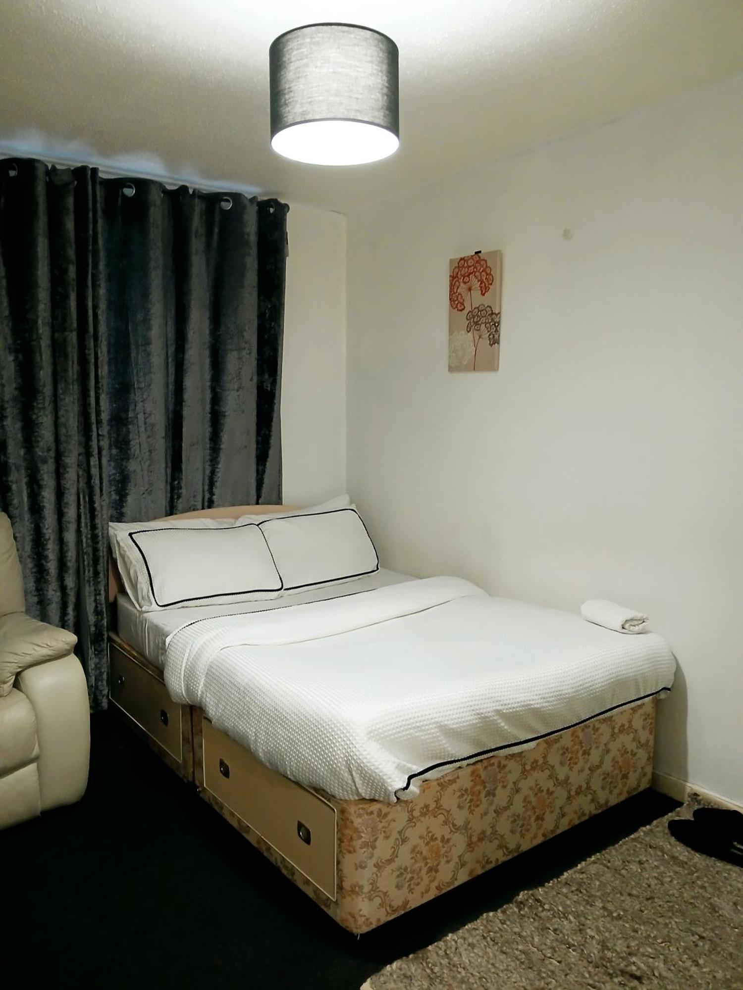 Cozy Private Room Glasgow Bagian luar foto